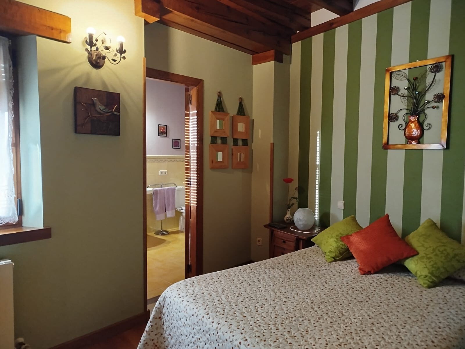 Dormitorio de matrimonio con baño — Mi Rinconcillo